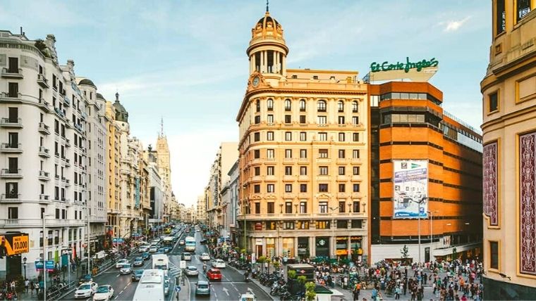 Calle Gran Vía y Plaza Callao en Madrid