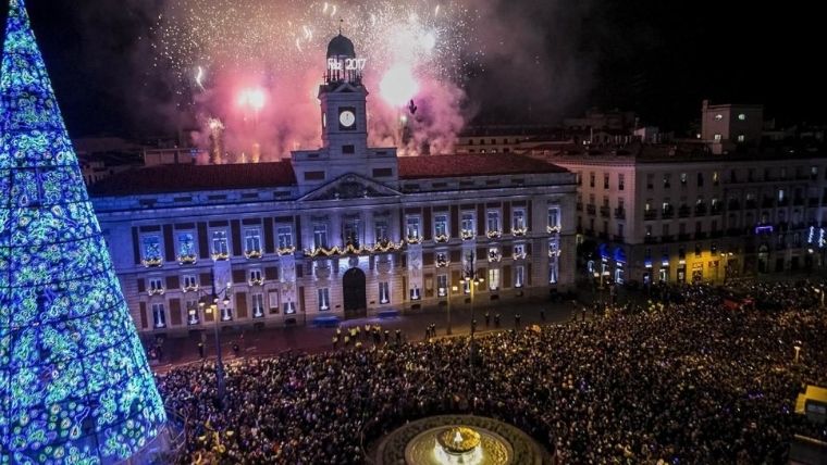 Tomar las uvas en la Puerta del sol, de las mejores 20 cosas que hacer en Madrid al menos una vez en la vida