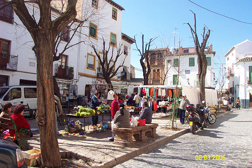 Plaza Larga del Albaicín, centro de mestizaje y vida granadina.